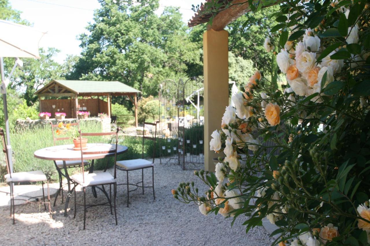 Le Mas Des Pierres Blanches Bed & Breakfast Venasque Eksteriør bilde