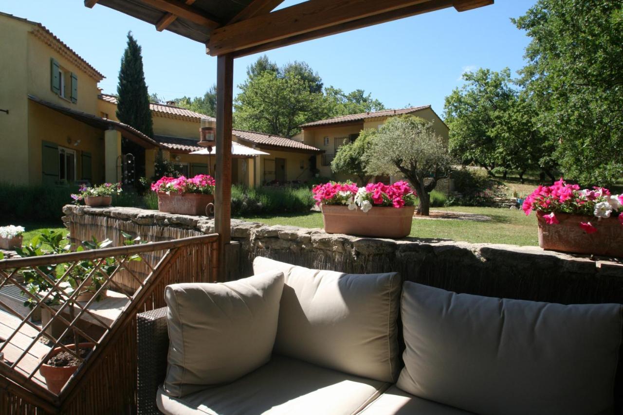 Le Mas Des Pierres Blanches Bed & Breakfast Venasque Eksteriør bilde