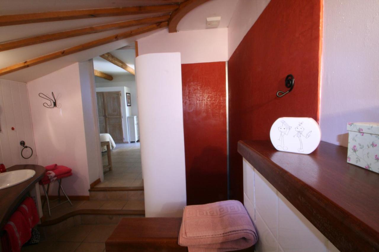 Le Mas Des Pierres Blanches Bed & Breakfast Venasque Eksteriør bilde