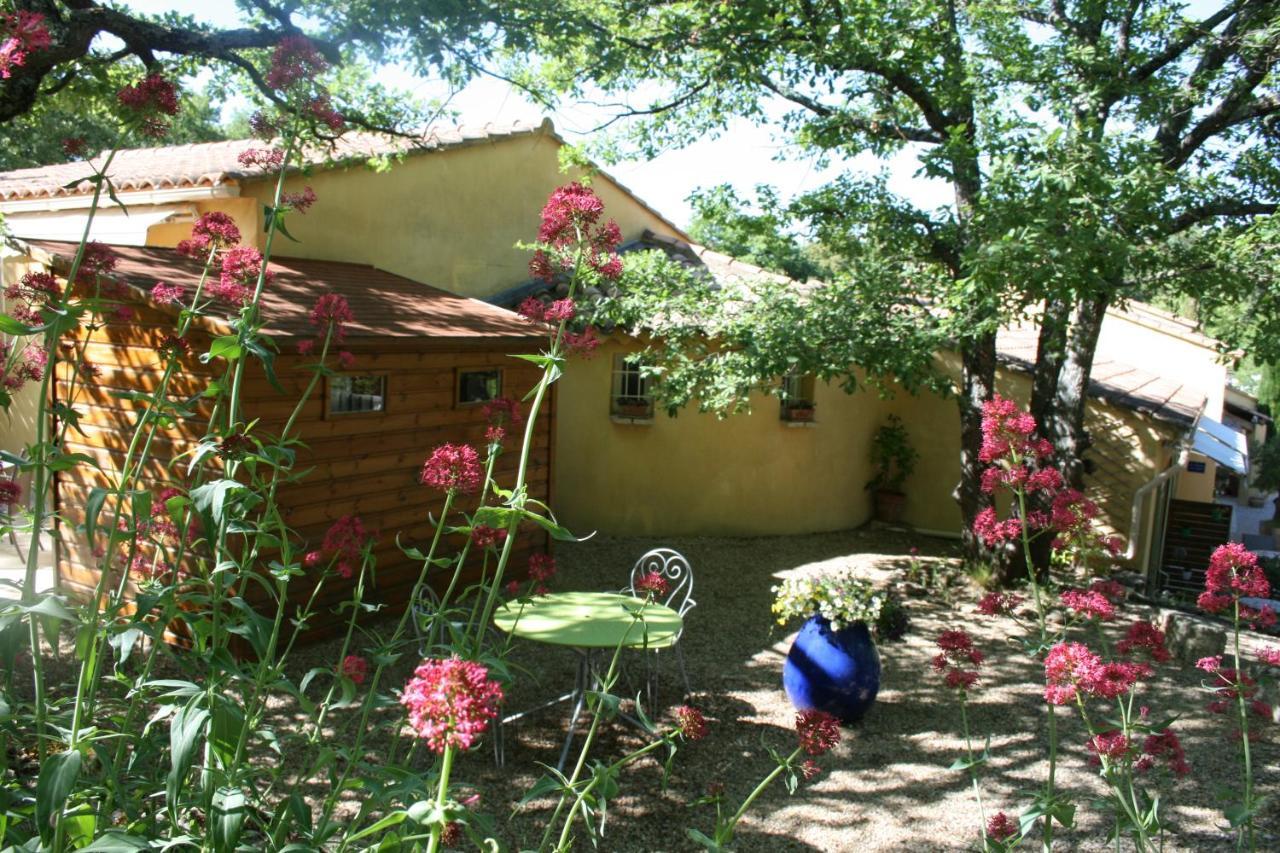 Le Mas Des Pierres Blanches Bed & Breakfast Venasque Eksteriør bilde